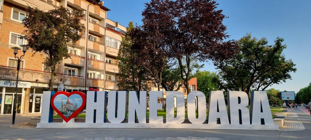 Studio Vale Lägenhet Hunedoara Exteriör bild