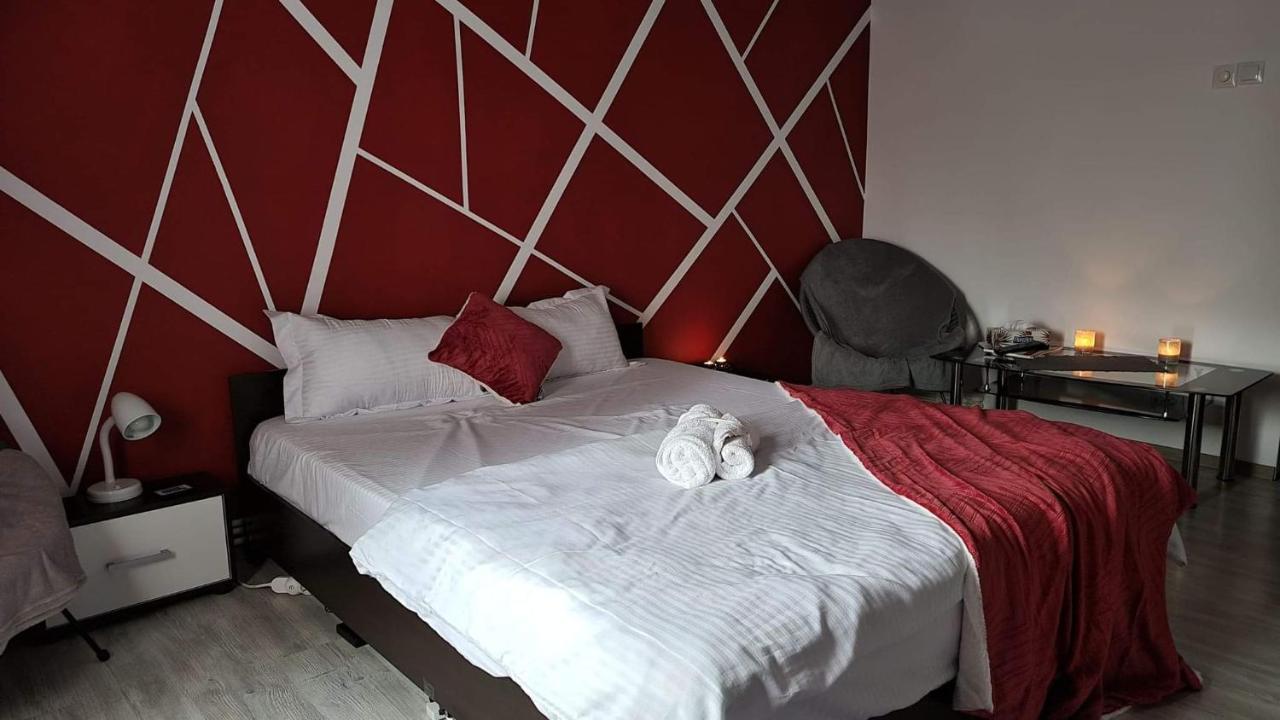Studio Vale Lägenhet Hunedoara Exteriör bild